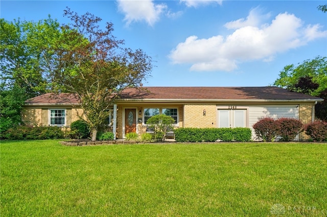 2946 Rockledge Trl, Beavercreek, OH 45430 - ranch-style home featuring a front yard and brick siding