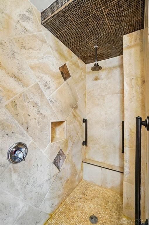 2946 Rockledge Trl, Beavercreek, OH 45430 - full bath featuring tiled shower