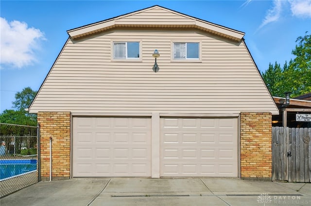 2946 Rockledge Trl, Beavercreek, OH 45430 - view of side of property with concrete driveway and a garage