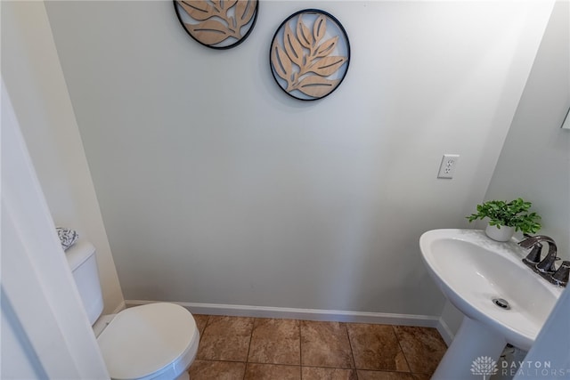 1928 Spring Ridge Dr, Xenia, OH 45385 - half bath featuring baseboards