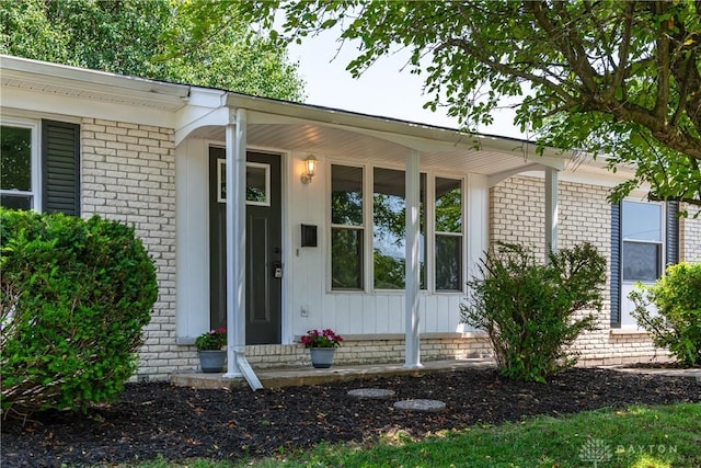 390 Washington Ave, Wilmington, OH 45177 - property entrance featuring brick siding
