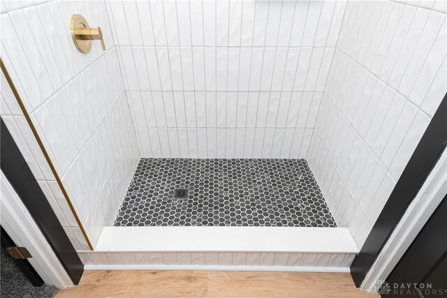 390 Washington Ave, Wilmington, OH 45177 - bathroom featuring a tile shower