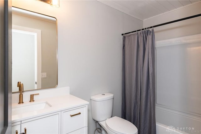 390 Washington Ave, Wilmington, OH 45177 - full bath featuring vanity, shower / bathtub combination with curtain, and crown molding