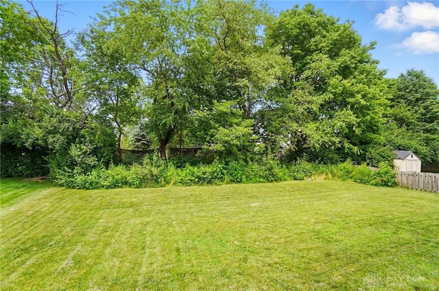 1956 Daffodil Dr, Xenia, OH 45385 - view of yard