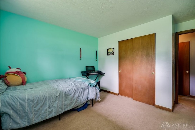 1864 E Lytle 5 Points Rd Unit R, Centerville, OH 45458 - bedroom featuring carpet floors and a textured ceiling