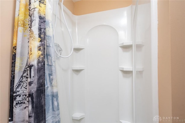 3372 Home Acres Ave, Beavercreek, OH 45431 - full bathroom featuring curtained shower
