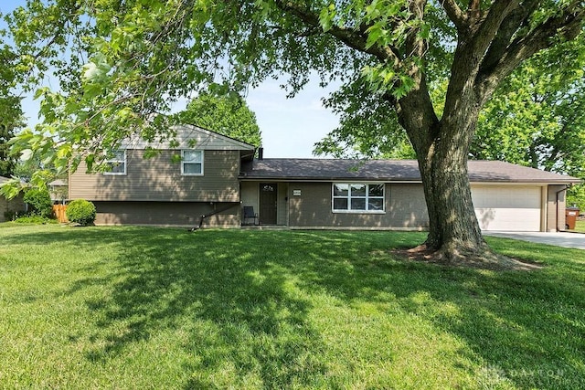 6814 Rushleigh Rd, Englewood, OH 45322 - tri-level home with a front lawn, brick siding, and driveway