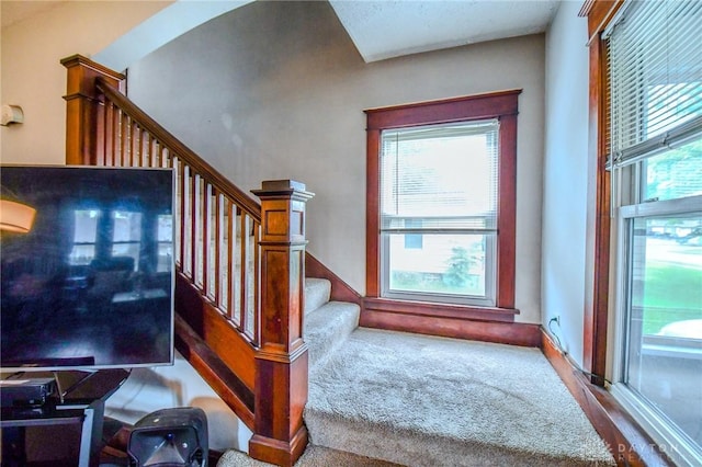 2457 Wilbraham Rd, Middletown, OH 45042 - view of staircase
