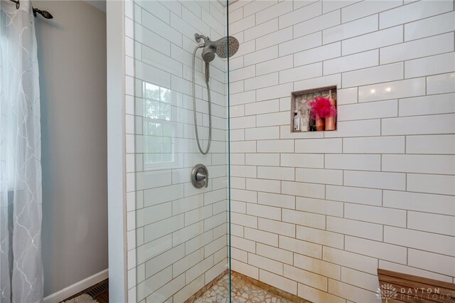 8282 Hile Ln, Germantown, OH 45327 - bathroom with tiled shower