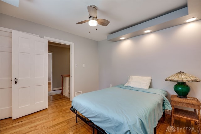 164 Winding Way, Kettering, OH 45429 - bedroom featuring light wood-style floors, recessed lighting, and a ceiling fan