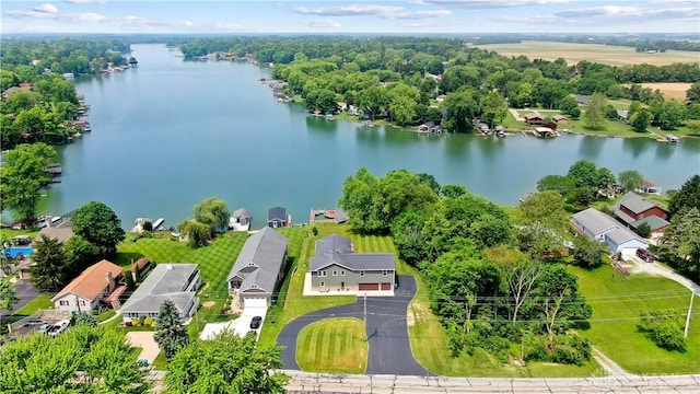 855 Quarry Rd, Silver Creek Twp, OH 45335 - aerial perspective of suburban area with a large body of water