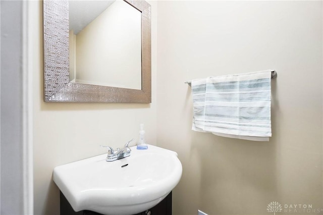 855 Quarry Rd, Silver Creek Twp, OH 45335 - bathroom with a sink