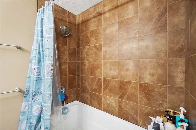 855 Quarry Rd, Silver Creek Twp, OH 45335 - full bathroom featuring shower / tub combo