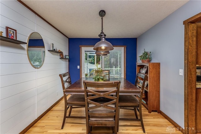 2025 Seneca Dr, Troy, OH 45373 - dining room with light wood-style flooring and a textured ceiling