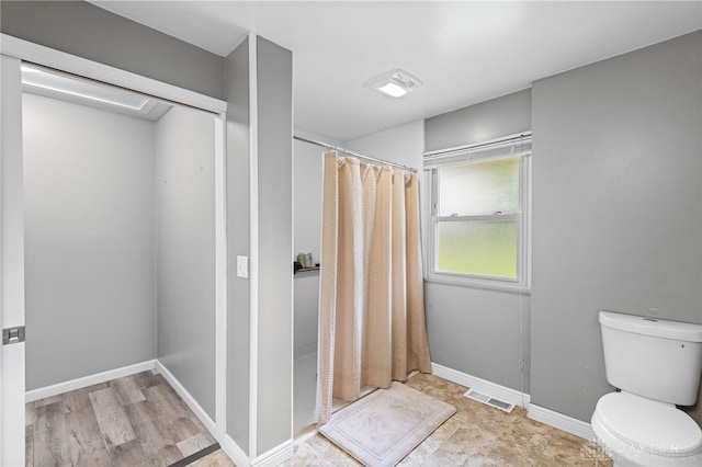 8684 Woodview Dr, Cincinnati, OH 45231 - bathroom with a shower with shower curtain