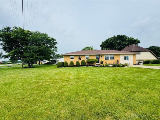 1637 Lammes Ln, New Carlisle, OH 45344 - single story home with a front yard