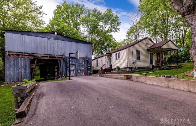 4510 Trenton Franklin Rd, Middletown, OH 45042 - view of front of house with an outdoor structure and an outbuilding