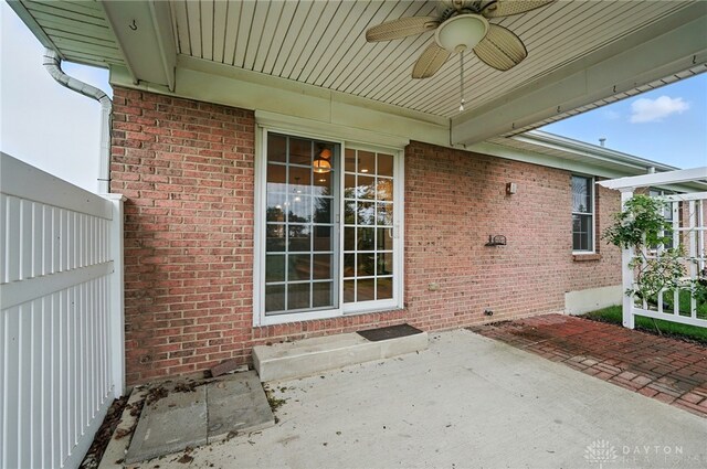 5015 Riverview Ave, Middletown, OH 45042 - view of patio / terrace with ceiling fan