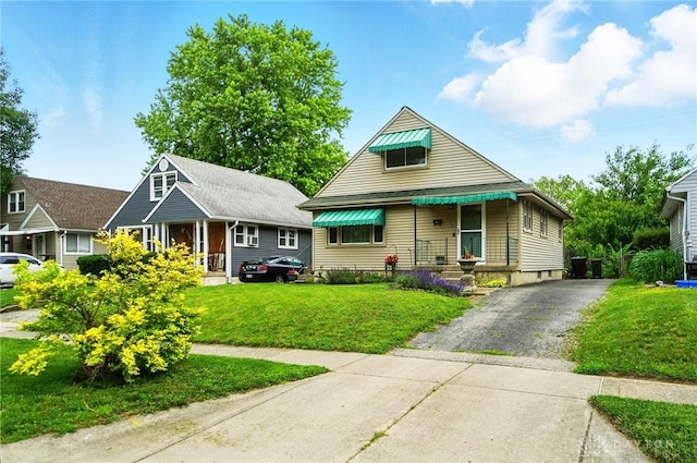 2540 Acorn Dr, Kettering, OH 45419 - bungalow-style home with a front yard and driveway