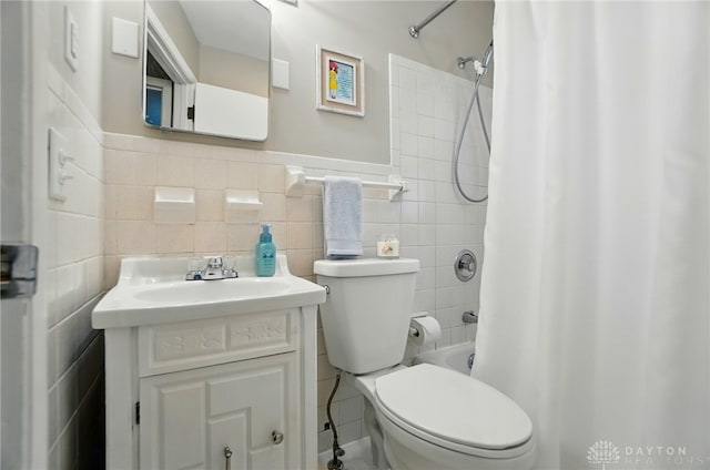2540 Acorn Dr, Kettering, OH 45419 - full bathroom featuring vanity, tile walls, shower / bathtub combination with curtain, and wainscoting