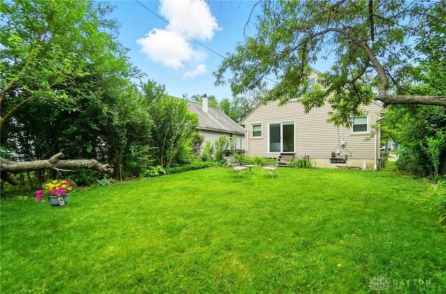 2540 Acorn Dr, Kettering, OH 45419 - view of grassy yard featuring entry steps