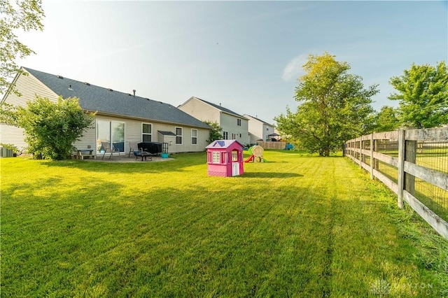 21 Meadowcrest Dr, Franklin, OH 45005 - view of yard with a patio
