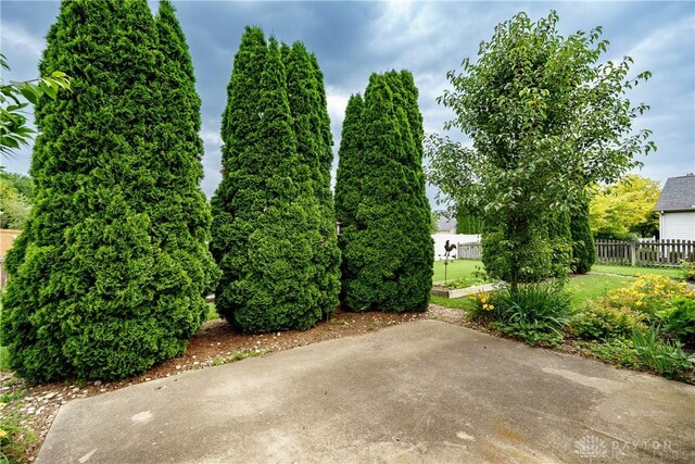1360 Adamsmoor Dr, Waynesville, OH 45068 - view of patio / terrace