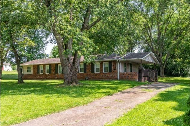 7293 Ellenridge Dr, Franklin, OH 45005 - single story home featuring driveway, brick siding, and a front lawn