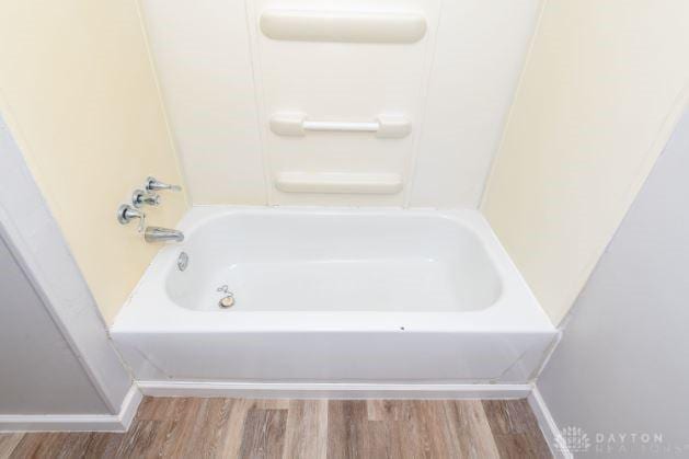 7293 Ellenridge Dr, Franklin, OH 45005 - full bathroom featuring wood finished floors and shower / tub combination