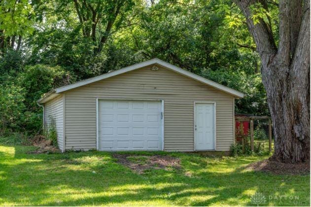 7293 Ellenridge Dr, Franklin, OH 45005 - view of detached garage