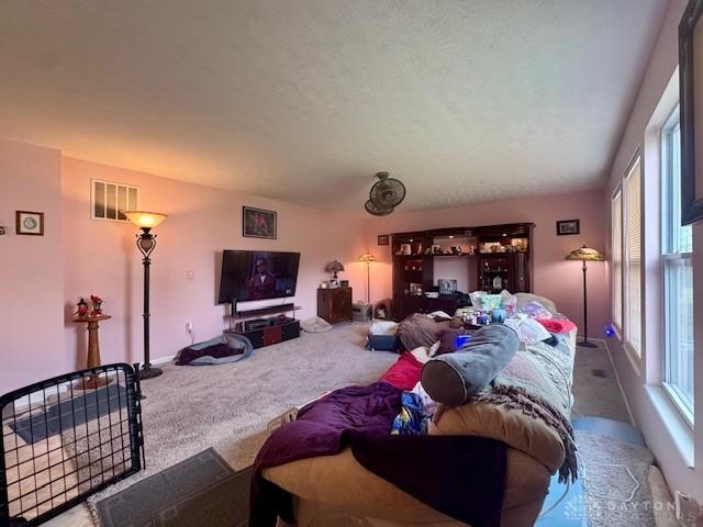 6460 Woodcreek Dr, Middletown, OH 45042 - living area featuring carpet