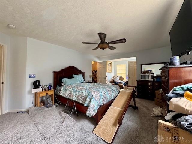 6460 Woodcreek Dr, Middletown, OH 45042 - bedroom featuring carpet, ceiling fan, and a textured ceiling