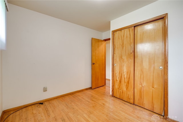 8866 Meadowlark Dr, Franklin, OH 45005 - unfurnished bedroom featuring light wood-style flooring and a closet