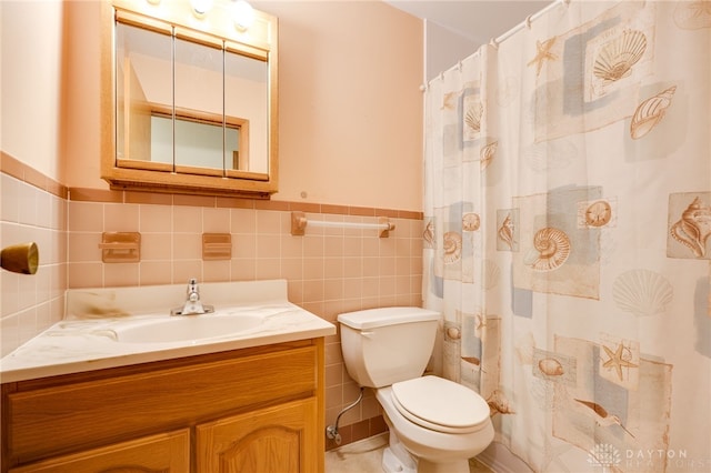 8866 Meadowlark Dr, Franklin, OH 45005 - full bathroom with vanity, tile walls, a shower with curtain, and wainscoting