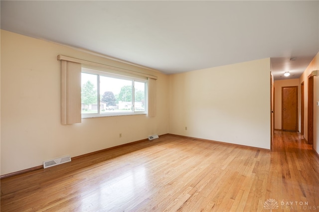 8866 Meadowlark Dr, Franklin, OH 45005 - unfurnished room with light wood-style floors