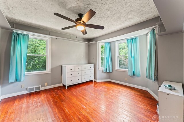 405 Hyde Park Dr, Hamilton, OH 45013 - bedroom featuring wood finished floors, ceiling fan, and a textured ceiling