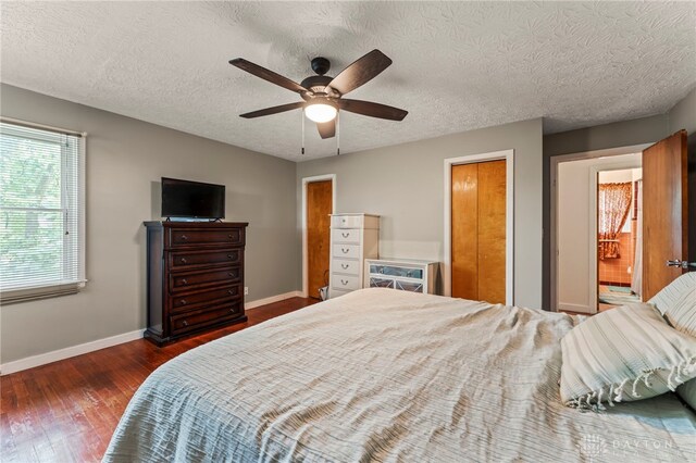 405 Hyde Park Dr, Hamilton, OH 45013 - bedroom with wood finished floors, a ceiling fan, and a textured ceiling