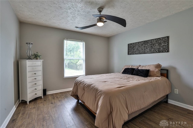 11 Green Meadow Ct, Franklin, OH 45005 - bedroom with dark wood-type flooring, a textured ceiling, and ceiling fan