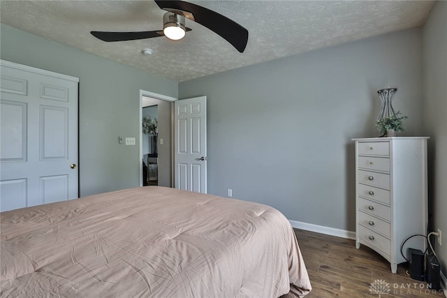 11 Green Meadow Ct, Franklin, OH 45005 - bedroom with wood finished floors, a textured ceiling, and a ceiling fan