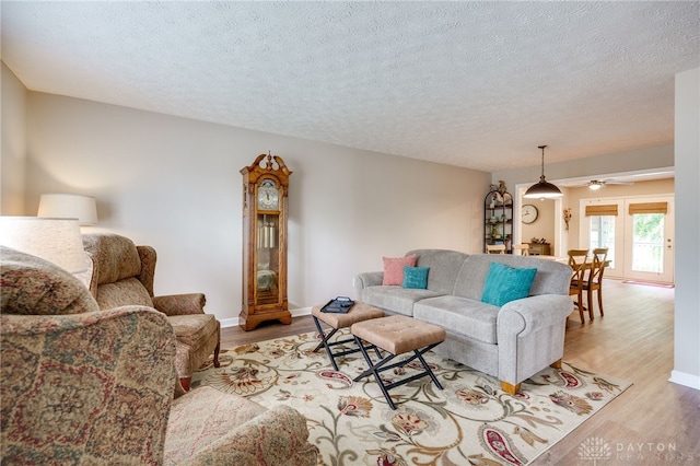 9256 Amchar Ct, Dayton, OH 45458 - living area featuring light wood finished floors, a textured ceiling, and ceiling fan