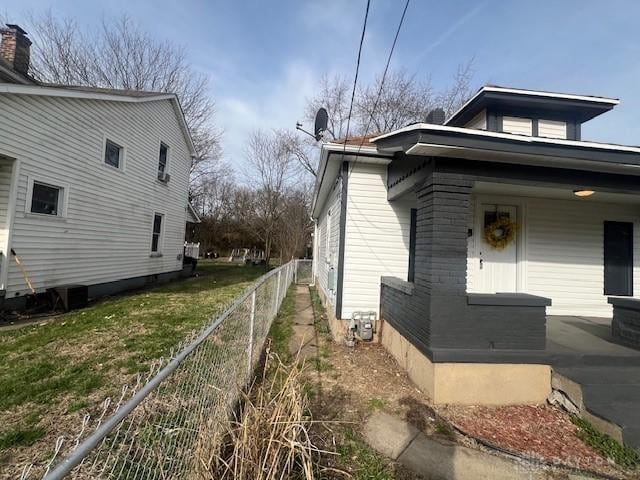 904 Crawford St, Middletown, OH 45044 - view of side of home