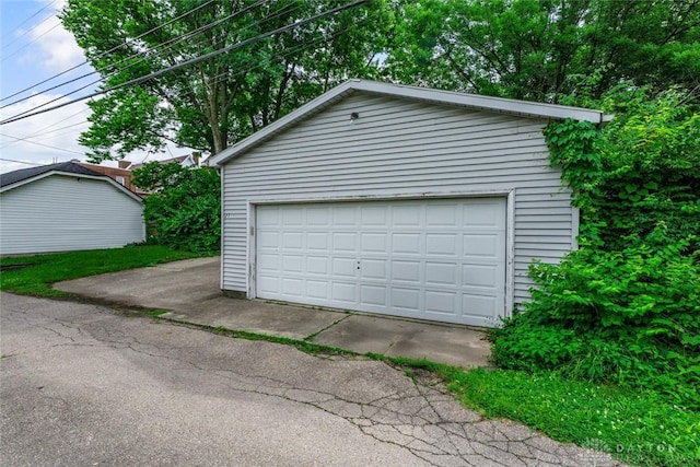 2311 S Dixie Dr, Kettering, OH 45409 - view of detached garage