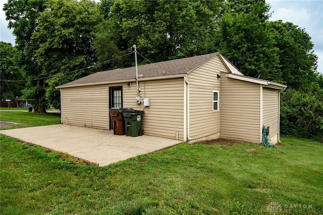 1717 Pershing Ave, Middletown, OH 45044 - view of garage
