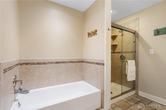 923 Lewis Creek Ct, Xenia, OH 45385 - full bath with a garden tub and a shower stall