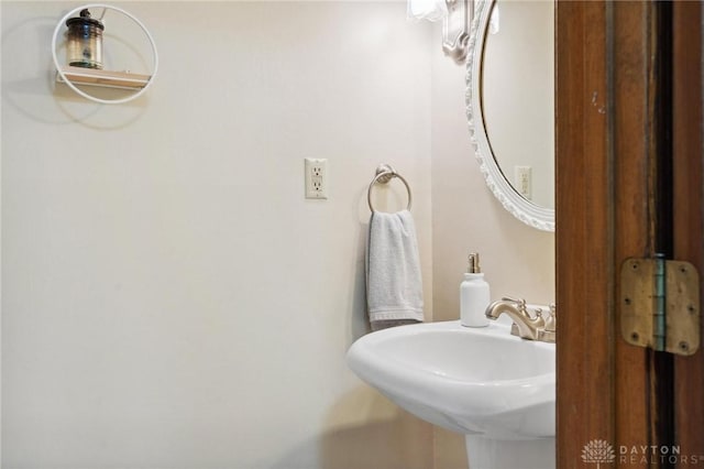 923 Lewis Creek Ct, Xenia, OH 45385 - bathroom featuring a sink