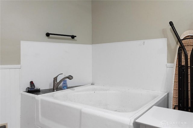 923 Lewis Creek Ct, Xenia, OH 45385 - bathroom with a wainscoted wall and a bath