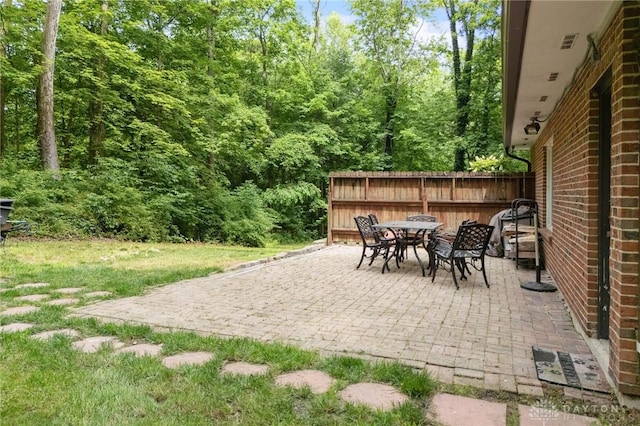 923 Lewis Creek Ct, Xenia, OH 45385 - view of patio / terrace featuring outdoor dining space