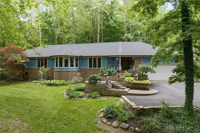 923 Lewis Creek Ct, Xenia, OH 45385 - single story home featuring asphalt driveway, a front lawn, an attached garage, and brick siding