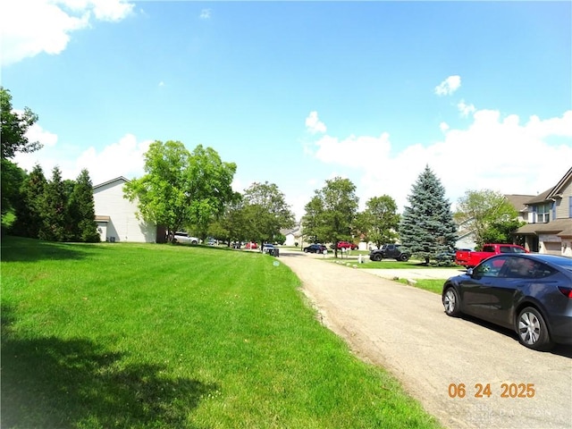 12052 Doe Run Ct, Springfield Twp, OH 45240 - view of asphalt road