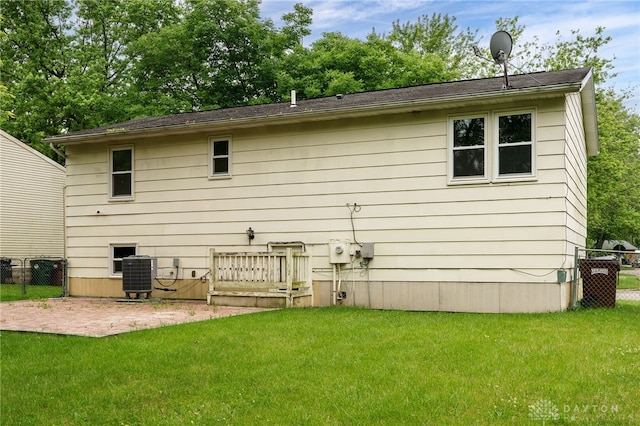 113 Marrett Farm Rd, Englewood, OH 45322 - back of property with a patio
